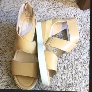 ONLY 60. ECCO.  BEAUTIFUL SHOES